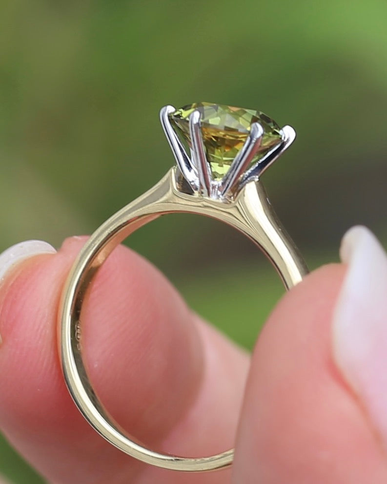 Breathtaking 2.59ct Natural Greenish Yellow Sapphire in Vintage 6 claw Mixed Metal 14ct Gold, 14ct White and Yellow Gold, size O or just over 7, 3.61g, with valuation