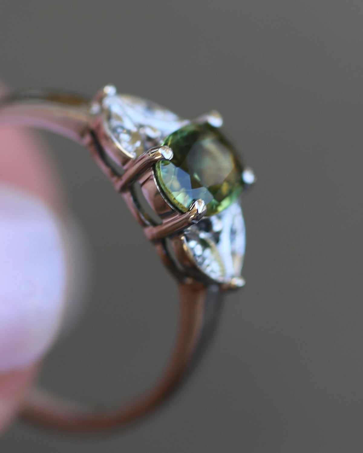 0.8ct Parti Sapphire and Single Cut Diamond Ring, 9ct White Gold, size N or just over 6.5, 2.00g