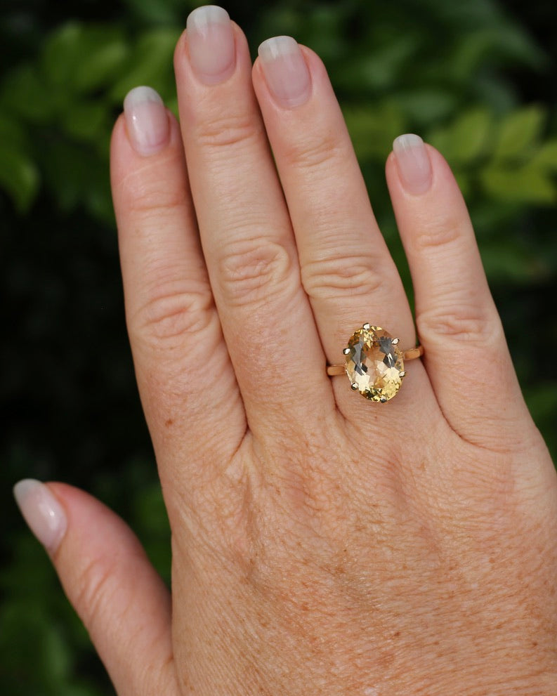7.1ct Heliodor (Golden Beryl) in Vintage 1978 London Made Ring, 9ct Yellow Gold, size P or 7.75, 4.41g with valuation