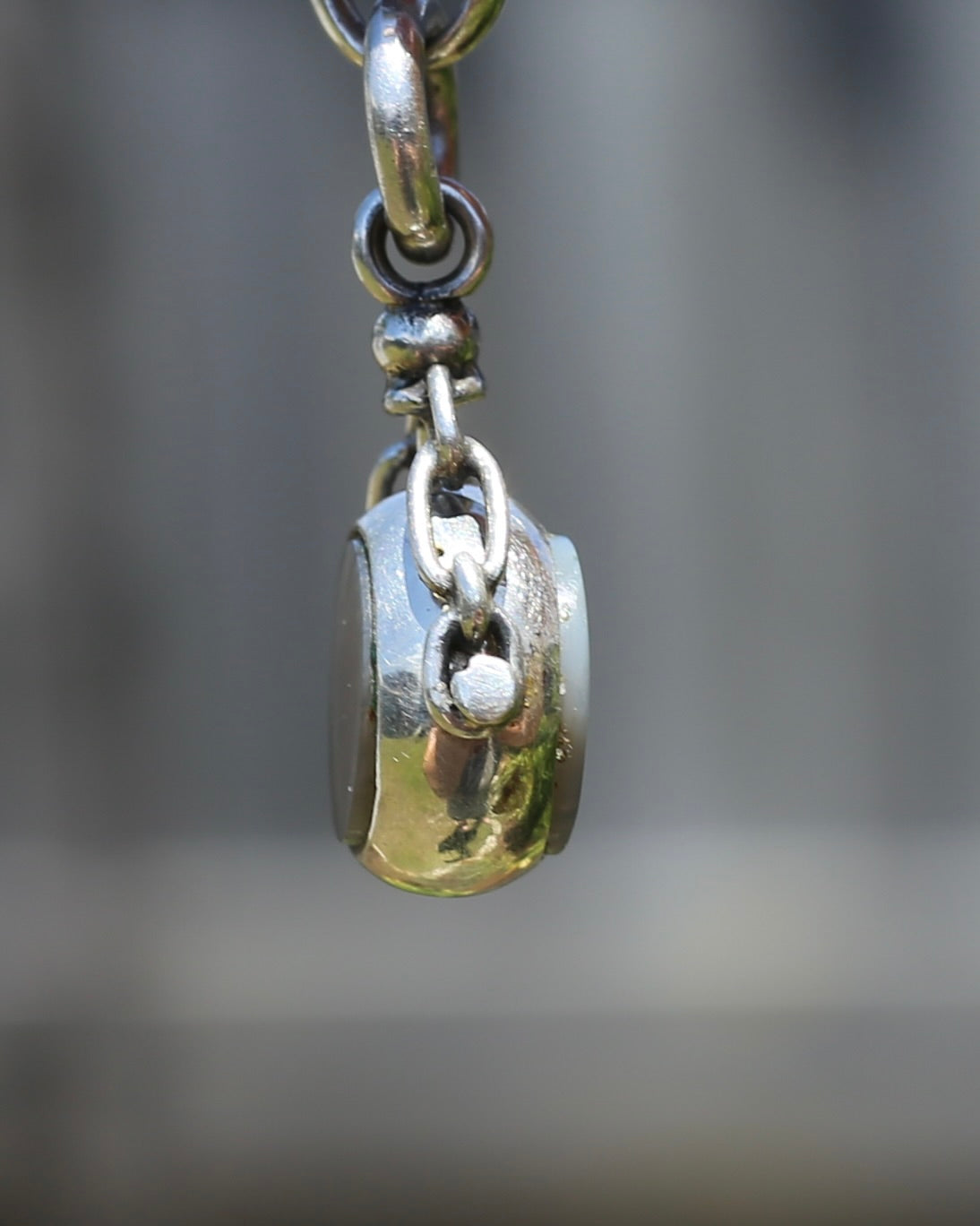 Vintique Spinner Fob with Chain Detail and Agate Faces, 5.4g