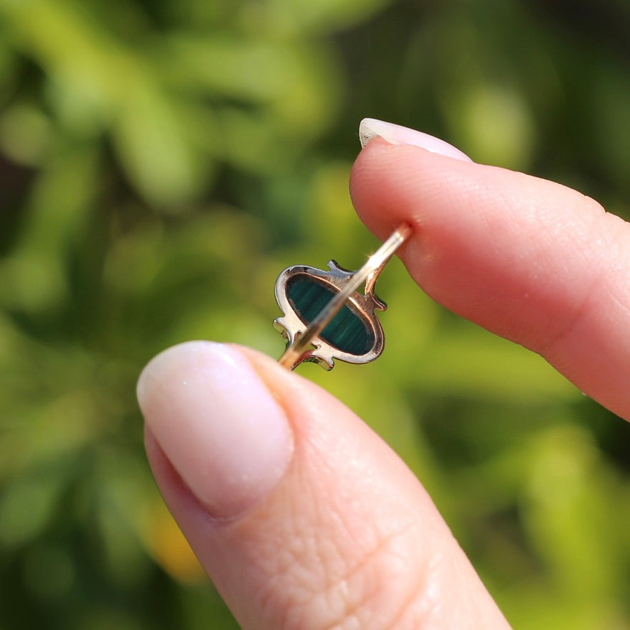 Oval malachite Ring, 9ct YG, size 8 or Q