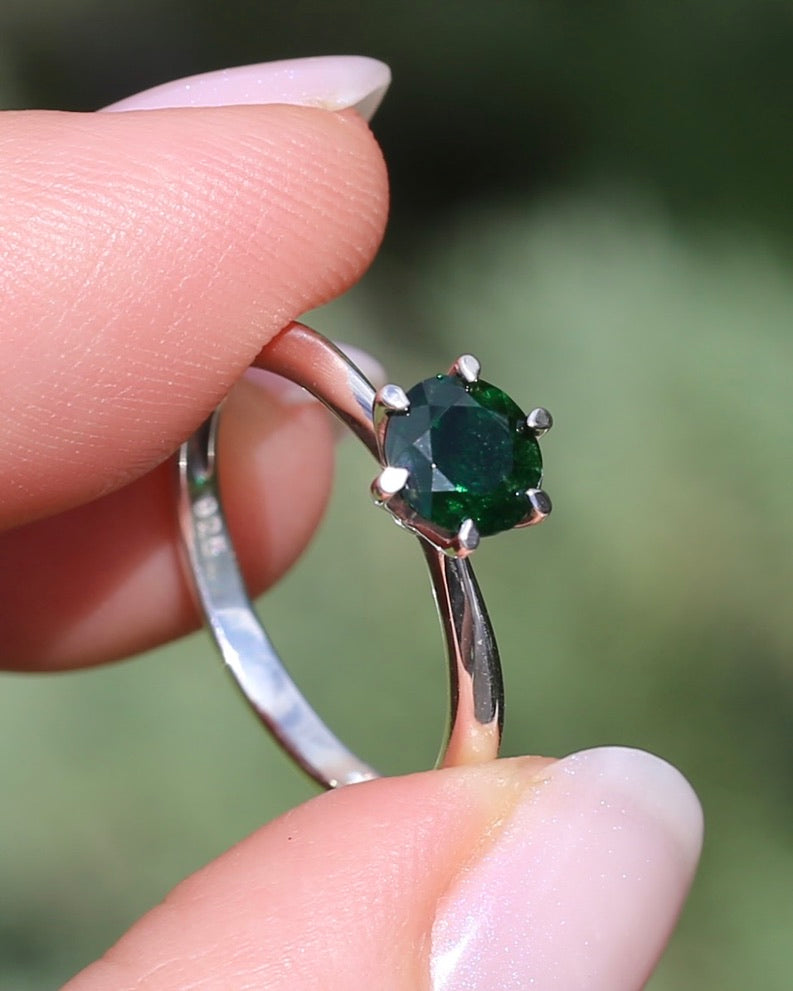 1.1ct Tsavorite Green Garnet in 6 Claw Solitaire Ring, Sterling Silver, size N or 6.75, 1.85g