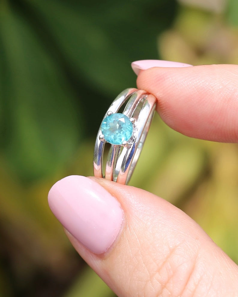 Natural Apatite Ring, Sterling Silver, size N or 6.75 (fits more like L1/2 - M or 6 due to width), 4.65g
