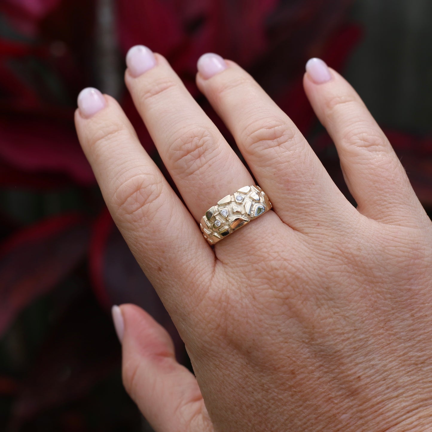 Mid Century Inspired Cobblestone and Diamond Ring, 9ct yellow gold, size R or just bigger than 8.5