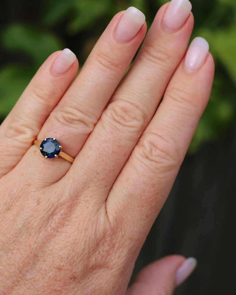 Vintage 2.44ct Blue Parti Ring, 14ct Yellow Gold, size O or 7.25, 2.49g with valuation
