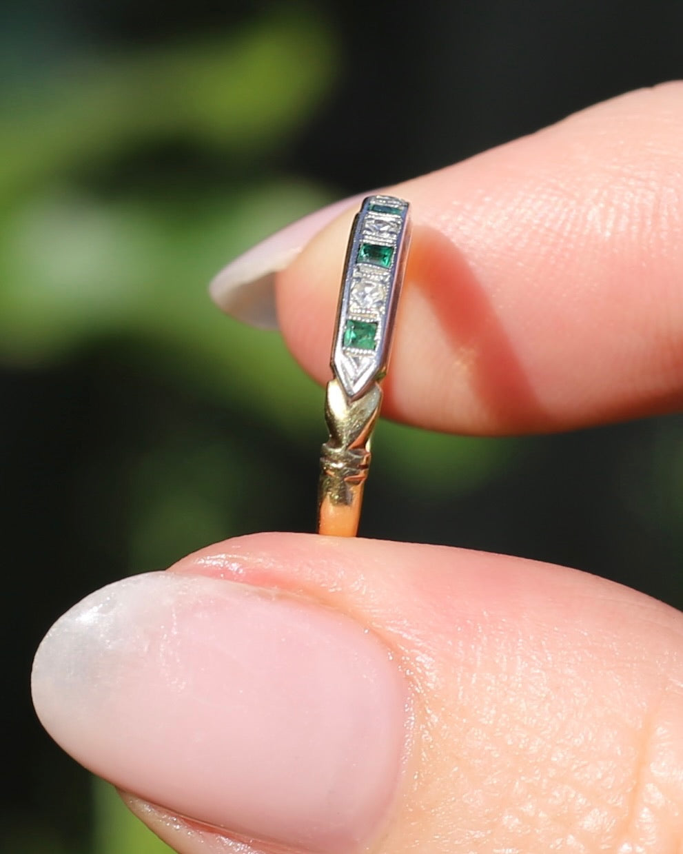 Circa 1930s Natural Emerald & Single Cut Diamond 18ct & Platinum 7 Stone Stacker, size O or 7.25, 2.05g