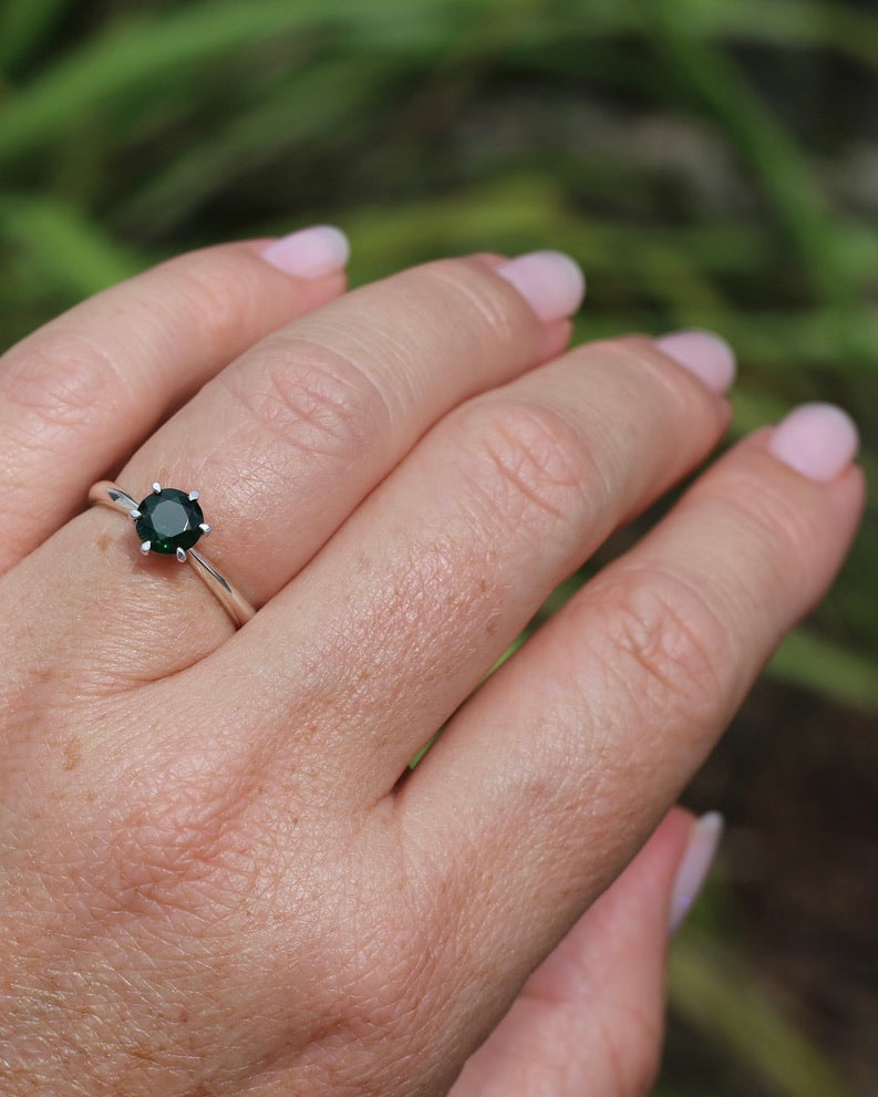 1.1ct Tsavorite Green Garnet in 6 Claw Solitaire Ring, Sterling Silver, size N or 6.75, 1.85g