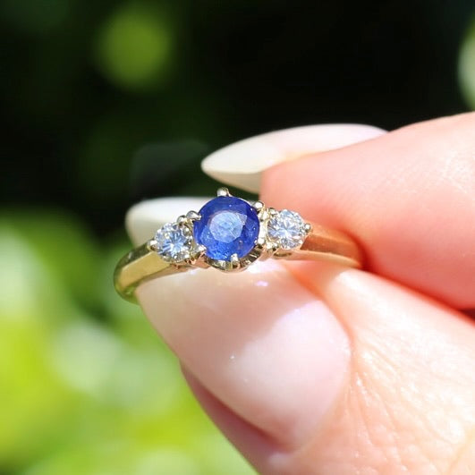 Bright Blue Natural Sapphire and Diamond Trilogy Ring, 18ct Yellow Gold, size K or 5.5