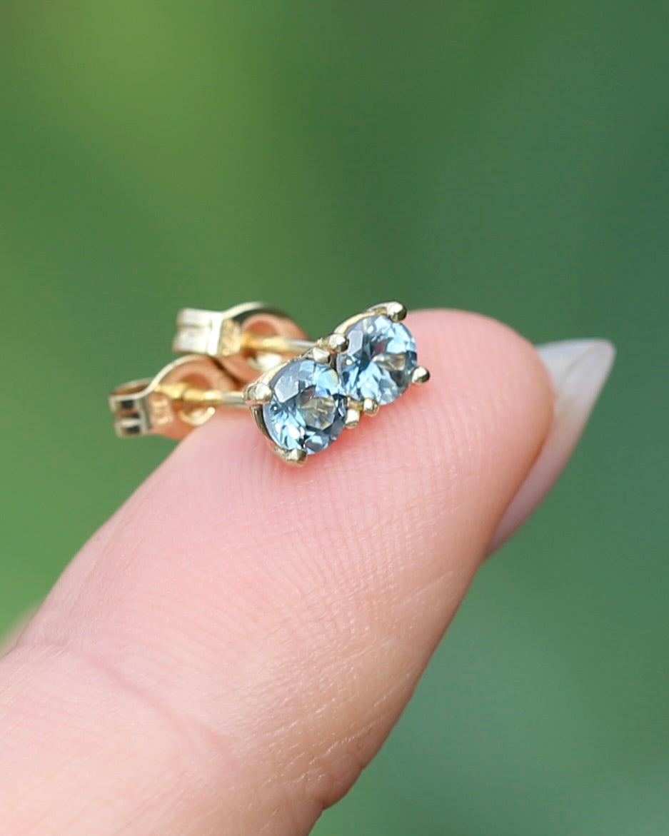 0.8ct Pale Blue Parti Sapphire Studs, 9ct Yellow Gold, 0.76g