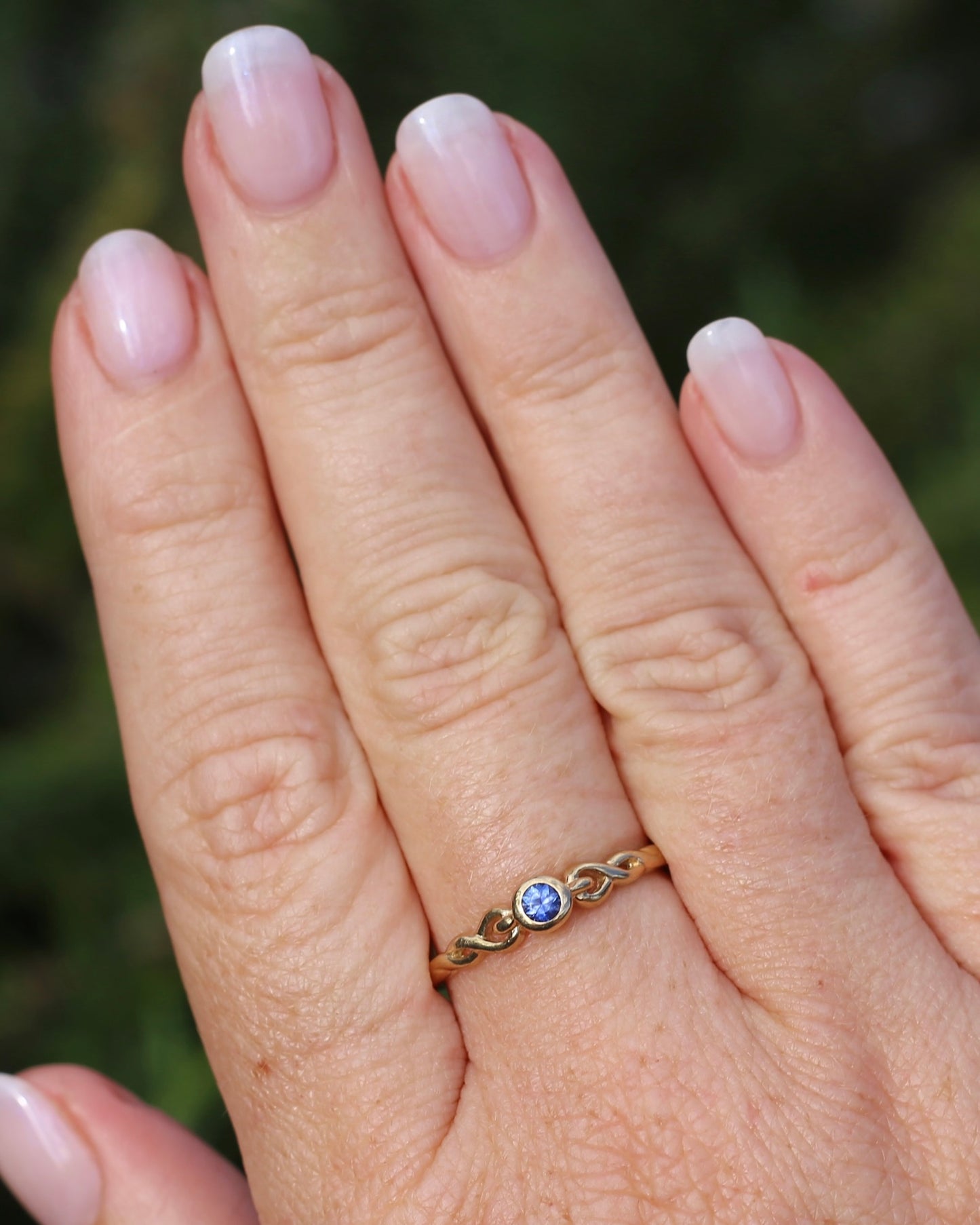 Bezel Set Bright Blue Sapphire Ring with Twisted Rope Shoulder Details, size 9.5 or just over S1/2, 1.76g
