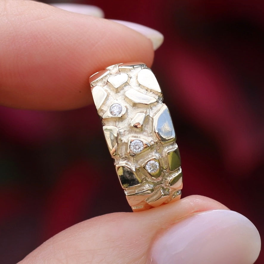 Mid Century Inspired Cobblestone and Diamond Ring, 9ct yellow gold, size R or just bigger than 8.5