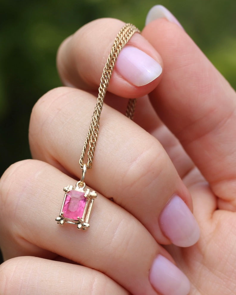0.65ct pink tourmaline Handmade Pendant, 9ct Yellow Gold, 1.11g