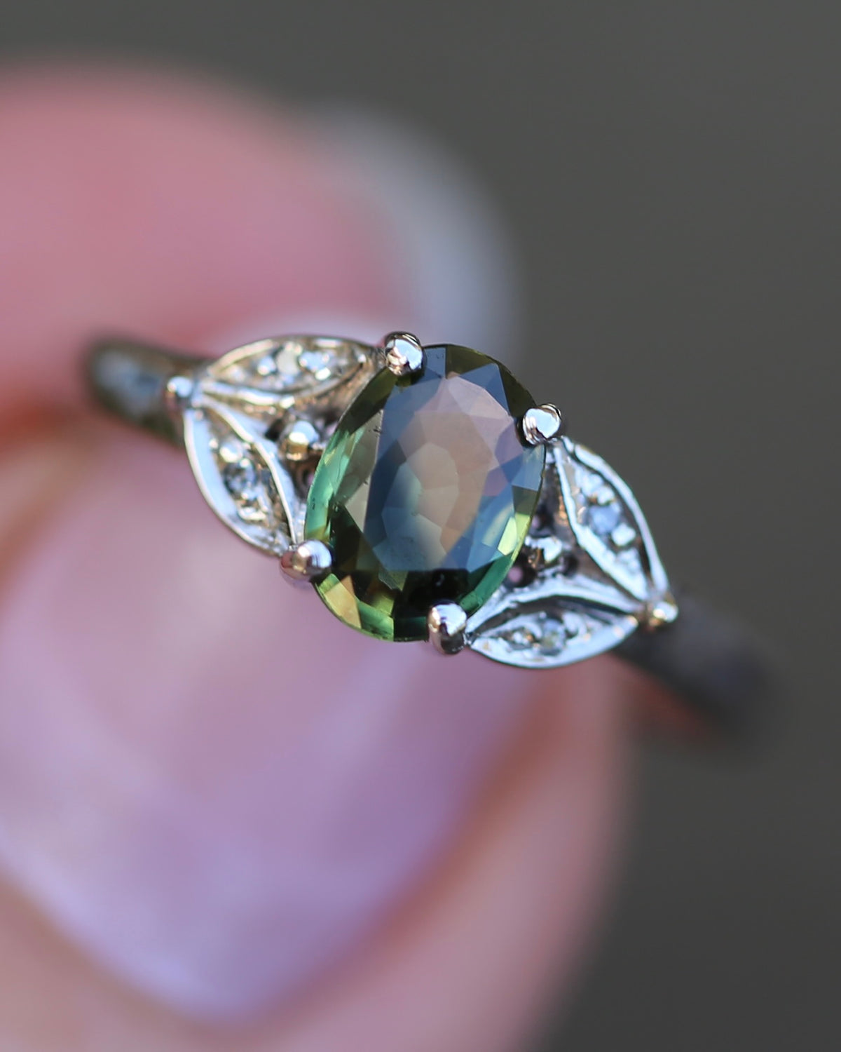 0.8ct Parti Sapphire and Single Cut Diamond Ring, 9ct White Gold, size N or just over 6.5, 2.00g