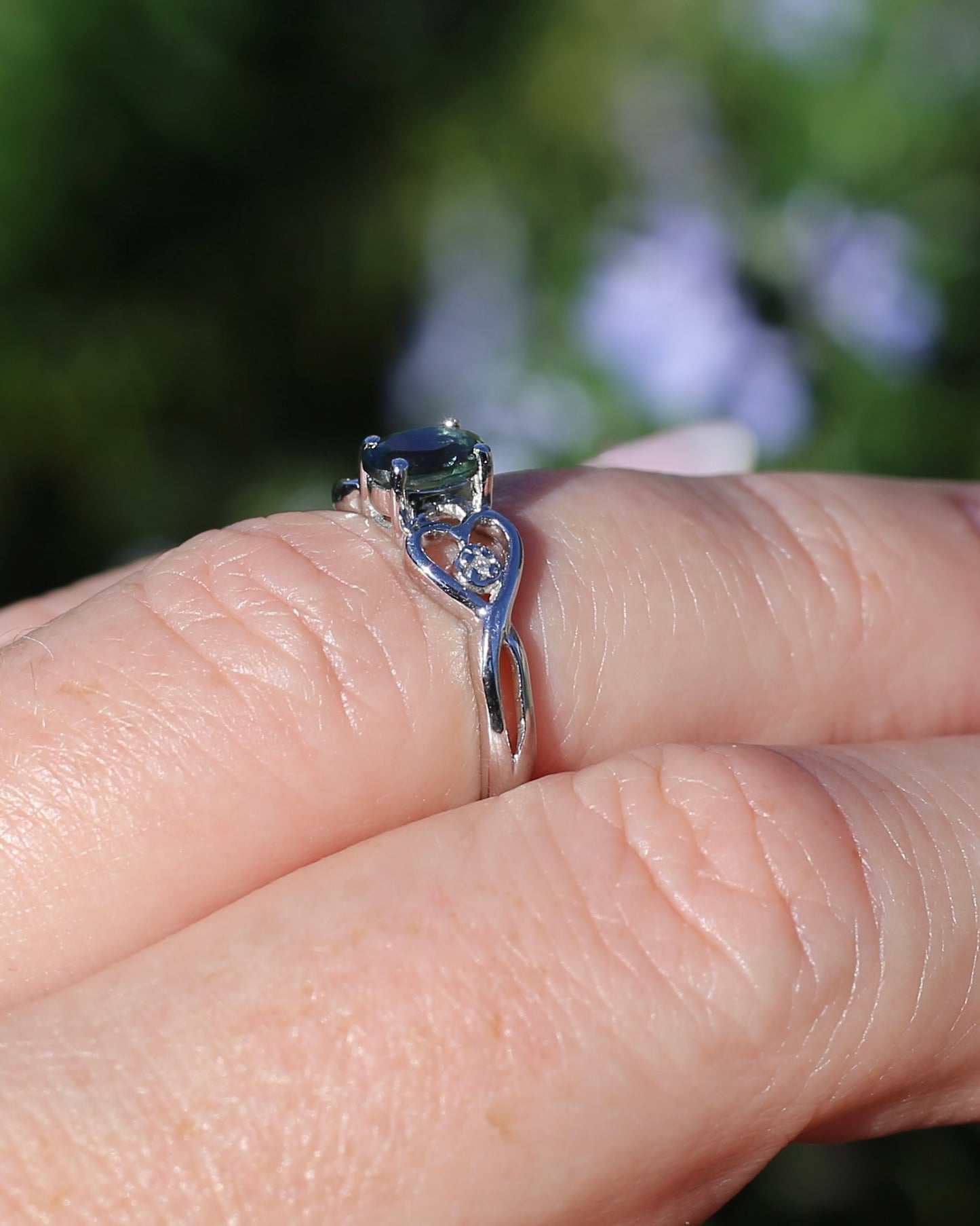 0.7ct Natural Green Parti Sapphire with tiny Diamond Set Heart Shoulders, 9ct White Gold, size K or 5.25, 1.27g