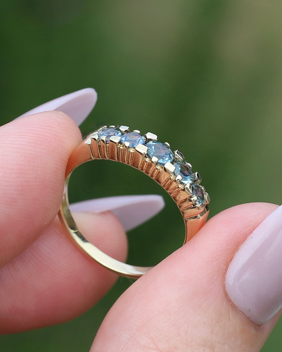1.15ct Blue and Yellow Parti Sapphire Five Stone Ring in Angular Settings, 9ct Yellow Gold, size O or 7.25, 2.78g
