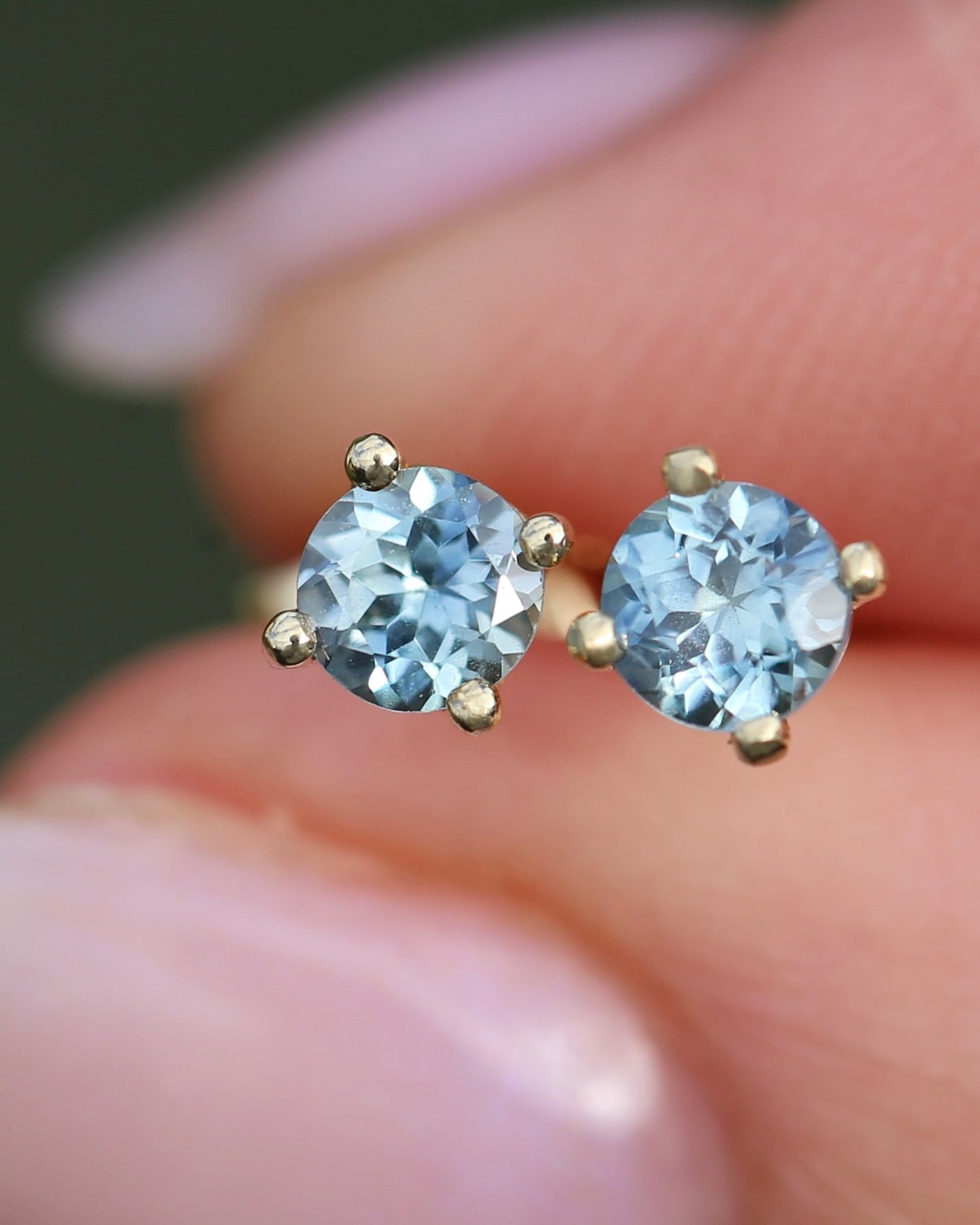 0.8ct Pale Blue Parti Sapphire Studs, 9ct Yellow Gold, 0.76g