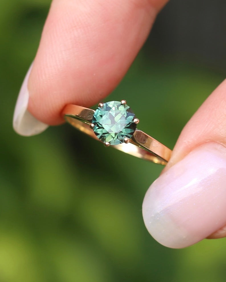 1.36ct Teal Parti Sapphire in Vintage 6 Claw 14ct Yellow Gold Ring, size O or 7.25, 1.96g, with valuation