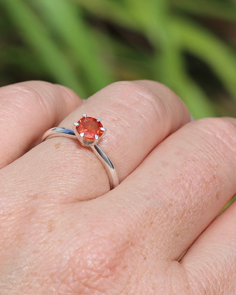 0.85ct Natural Orange Sapphire in 6 Claw Solitaire Ring, Sterling Silver, size N or 6.75, 1.87g