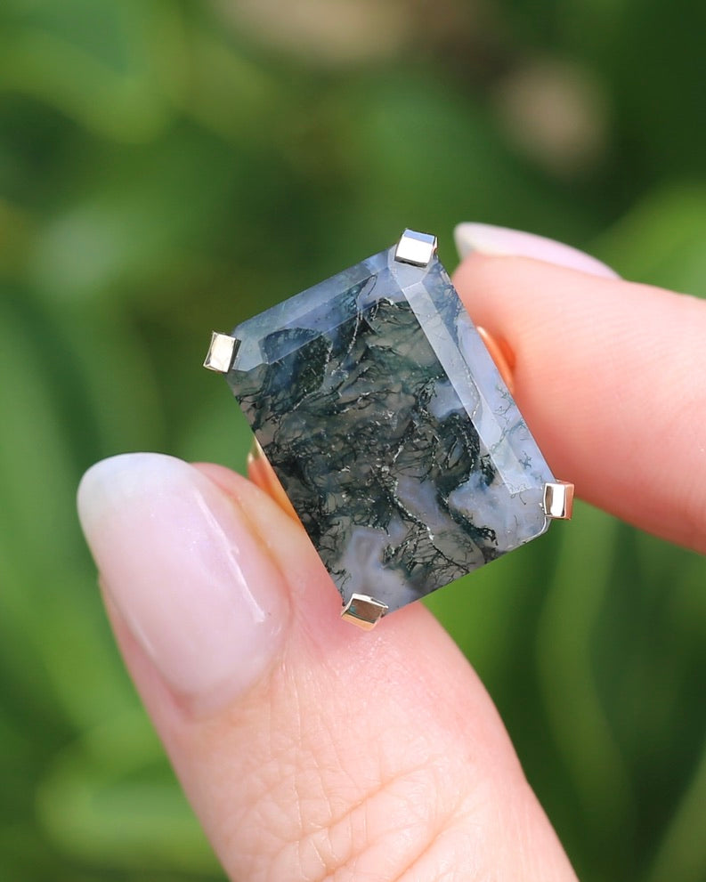 1963 London Made 14.5ct Moss Agate Cocktail Ring, 9ct Yellow Gold, size M or 6.25, 6.75g