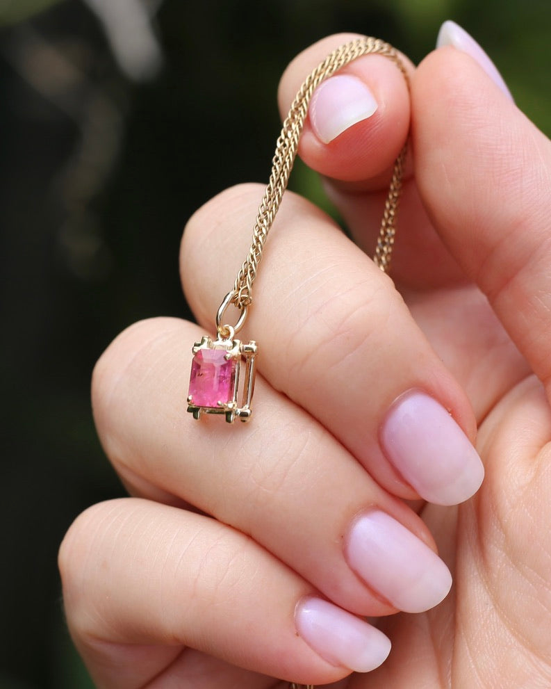 0.65ct pink tourmaline Handmade Pendant, 9ct Yellow Gold, 1.11g