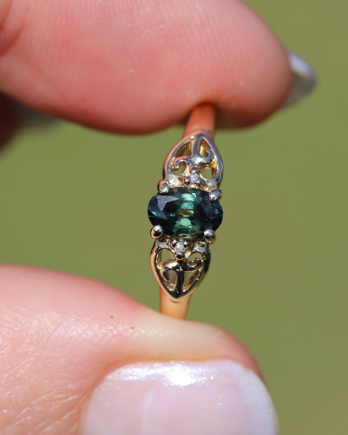 0.75ct Natural Teal Green Parti Sapphire with tiny Diamond Set Swirl Shoulders, 9ct Yellow Gold, size M1/2  or  just under 6.5, 1.44g