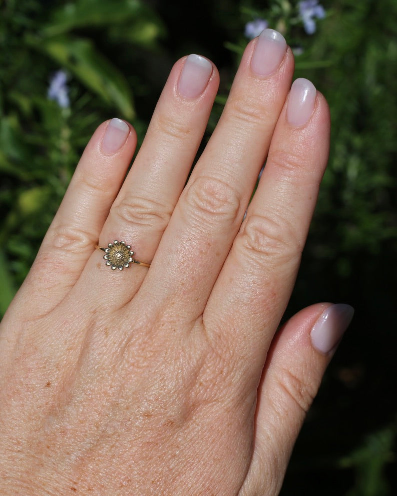 Dainty Sunflower Ring in 9ct Yellow Gold, size N1/2 or 7, 1.04g