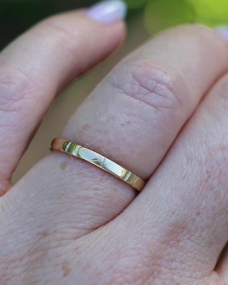Early Australian "APEX" Patterned Wedder by Rodd and co., 18ct Yellow Gold, size O or 7.25, 2.3g