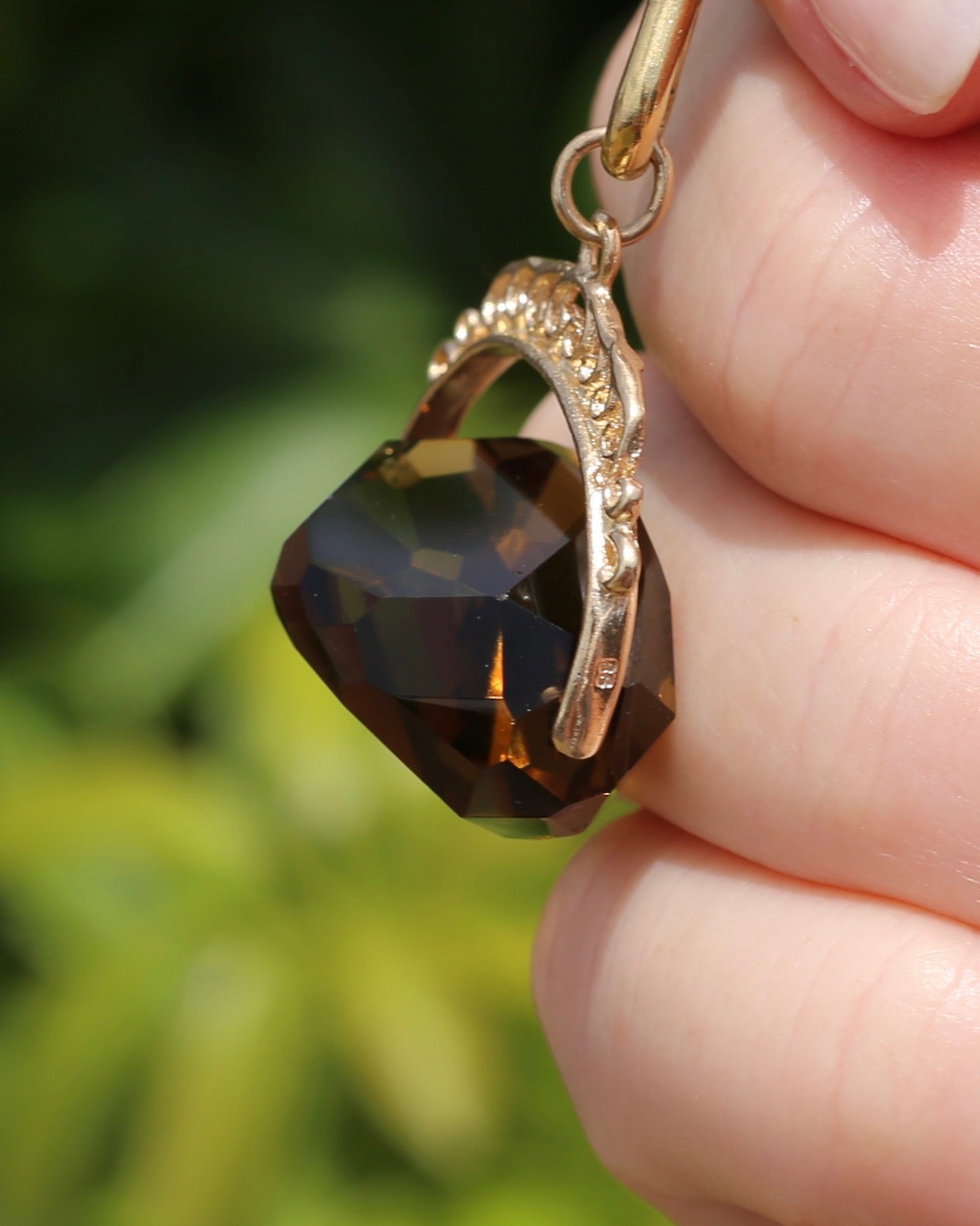 1975 Made Smoky Quartz Spinner Pendant, 9ct Yellow Gold, 8.99g