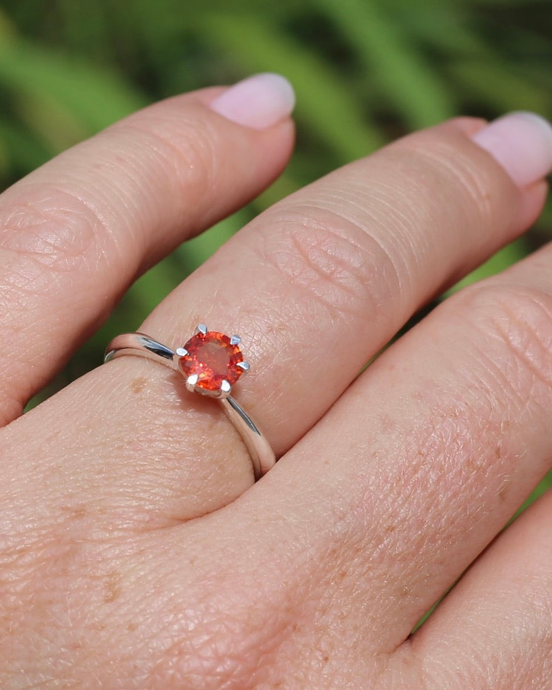 0.85ct Natural Orange Sapphire in 6 Claw Solitaire Ring, Sterling Silver, size N or 6.75, 1.87g