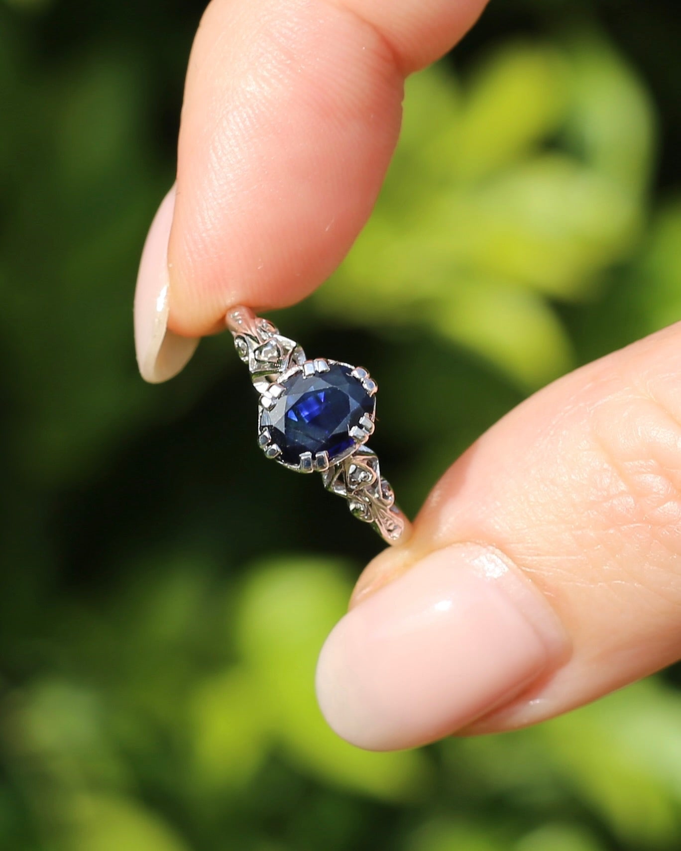 1.3ct Natural Blue Australian Sapphire, in a Vintage Double Claw Set 9ct White Gold Filigree Ring, size P or 7.75, 2.45g