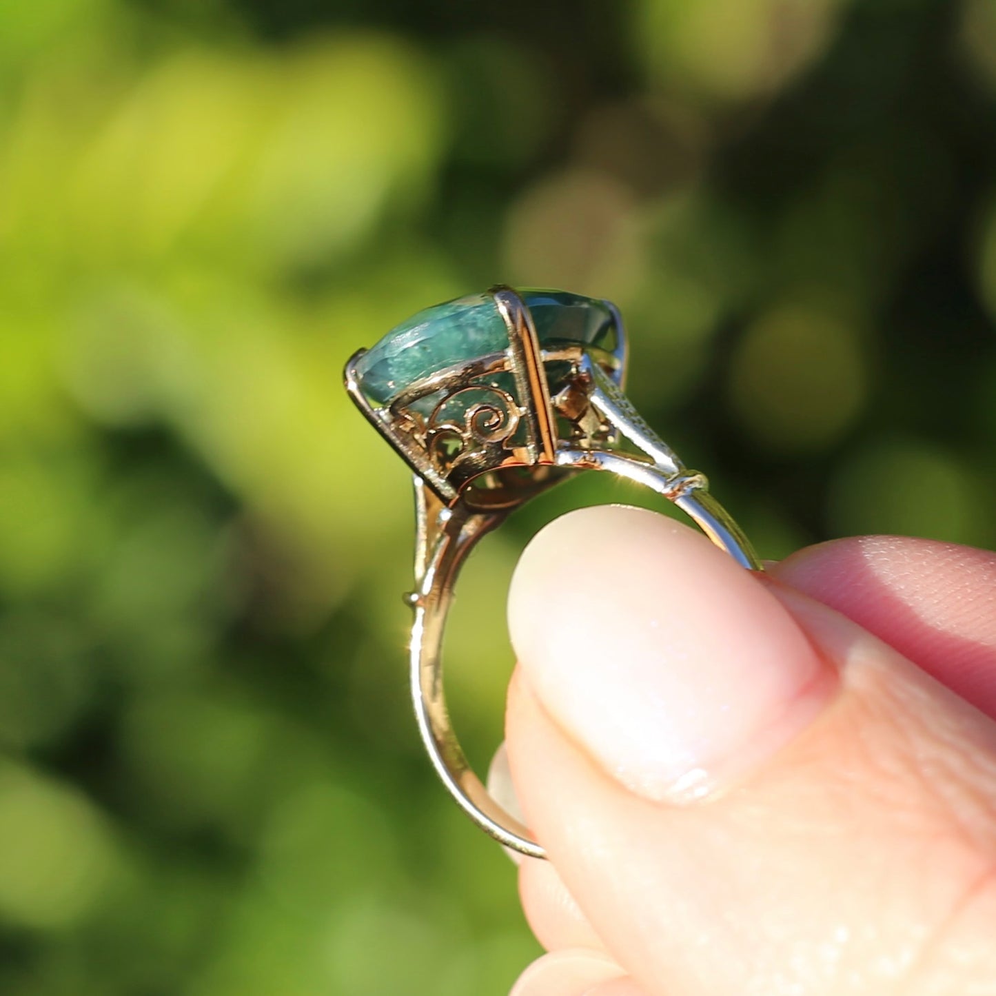 8ct Oval Moss Agate Claw Set Cocktail Ring, 14ct Yellow Gold, size Q1/2 or just over 8.25