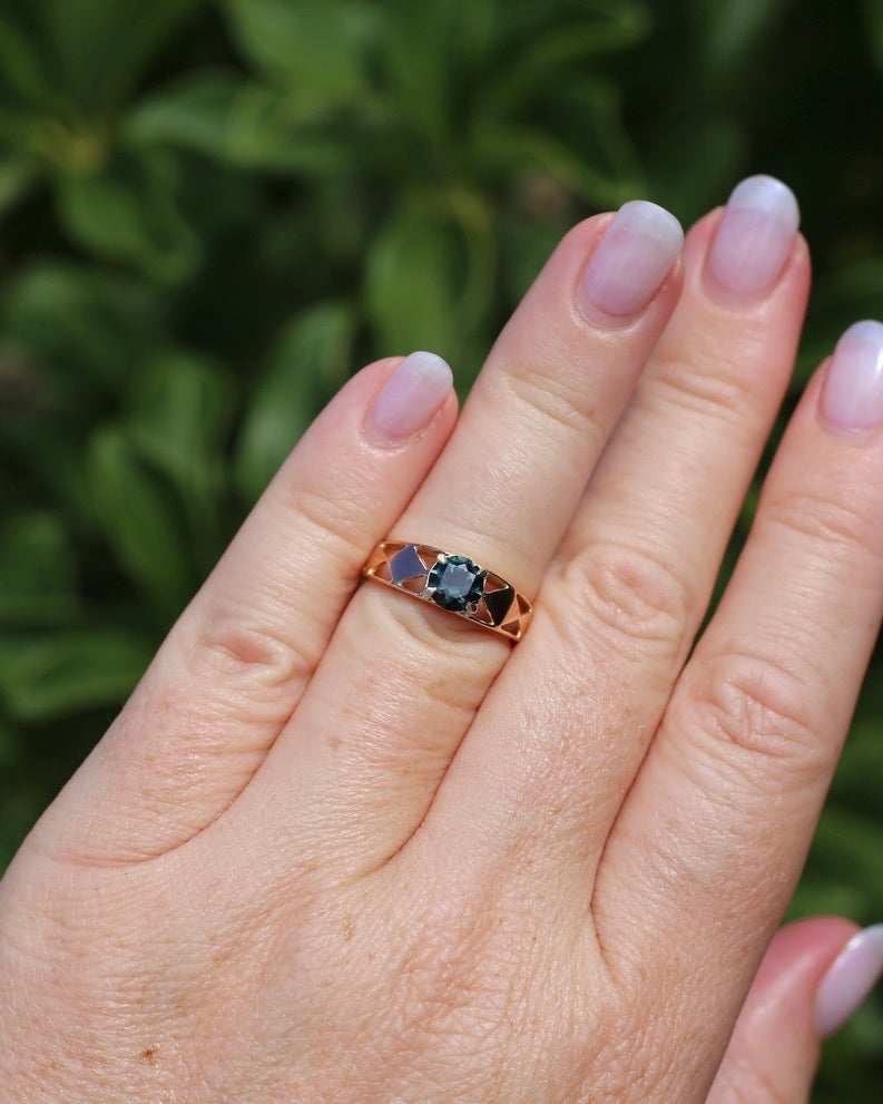 1ct Natural Teal Australian Sapphire in Hand Carved 14ct Rosey Gold Ring, size M or 6.25, 3.14g