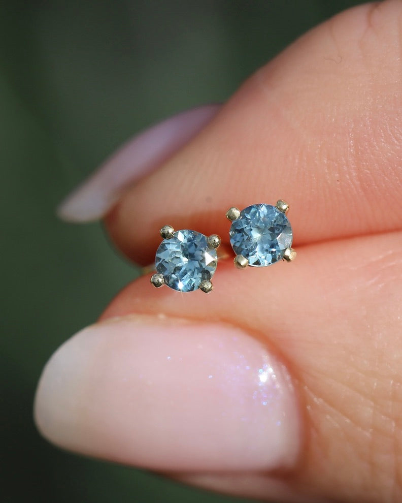 0.8ct Pale Blue Parti Sapphire Studs, 9ct Yellow Gold, 0.76g