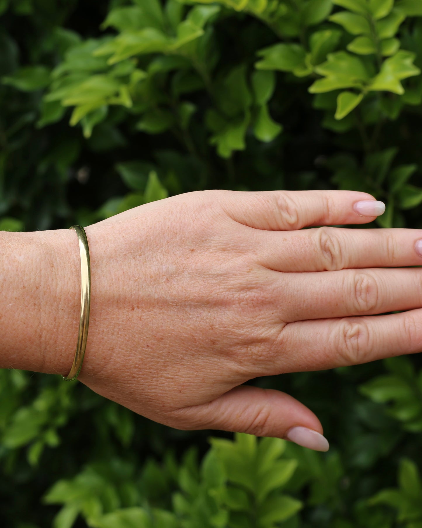 Oval 9ct Coil Bangle, 9ct Yellow Gold, 4.88g