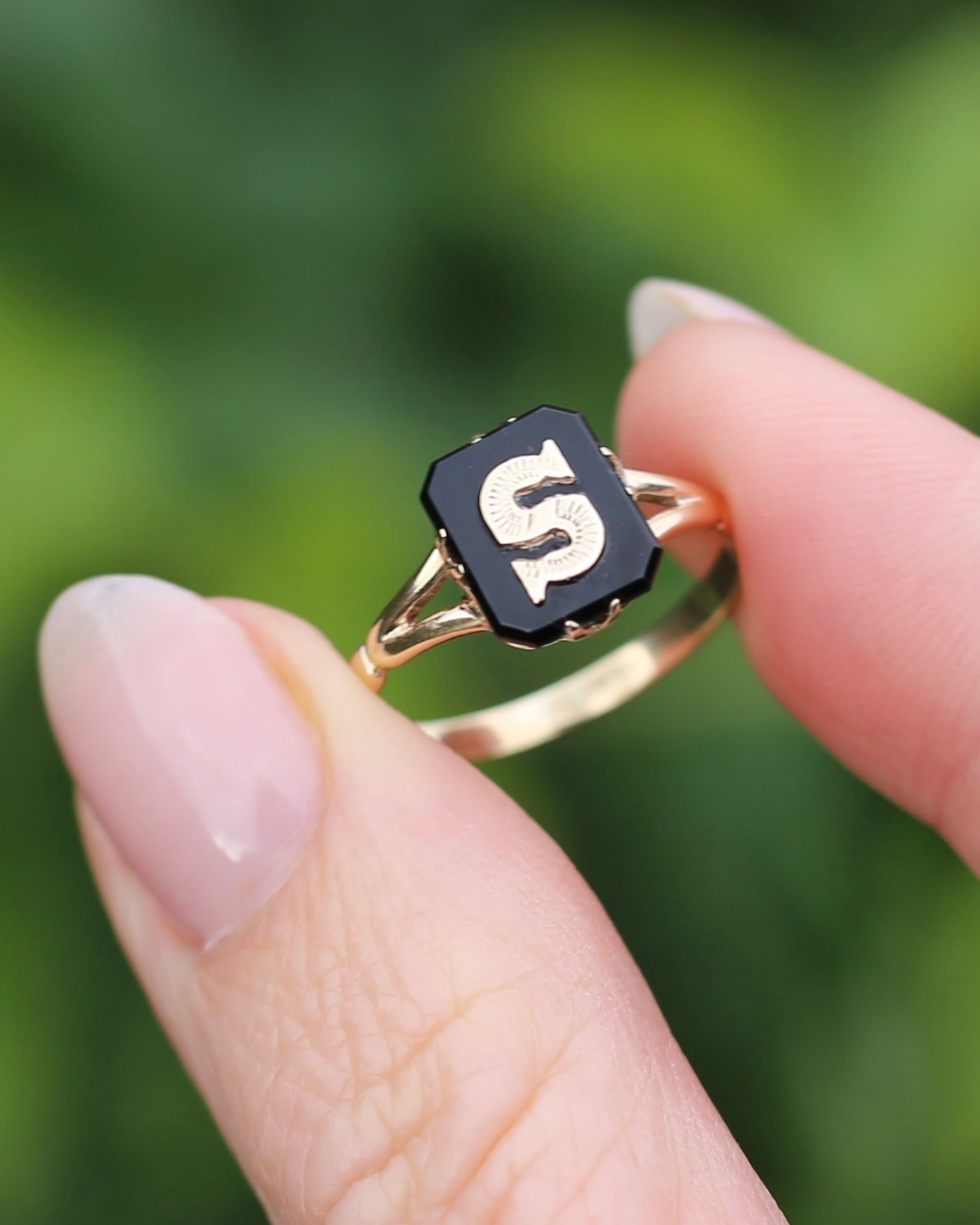 "S" Vintage Onyx and 9ct Yellow Gold Signet Ring, 9ct Yellow Gold, size 8 or P1/2
