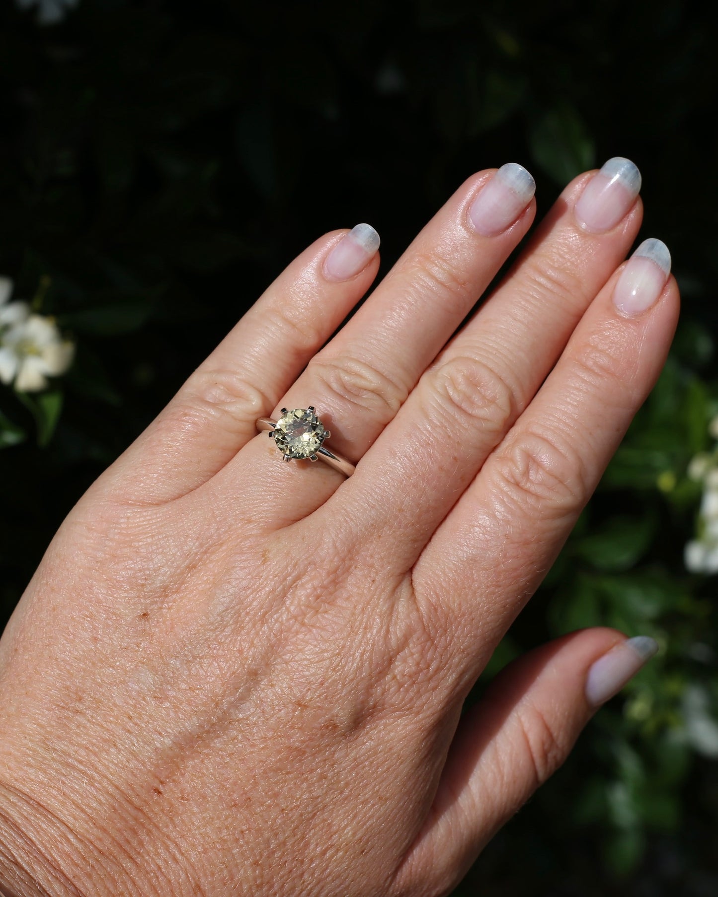 9mm 2.25ct Natural Yellow Beryl, 6 Claw Set, 9ct White Gold, size N1/2 or nearly 7, 3.75g