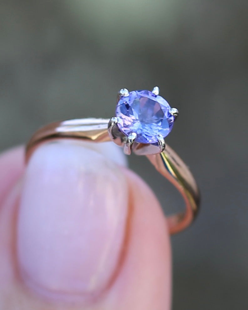 1ct Natural Tanzanite 6 Claw Ring, 10ct Rose and White Gold, size N1/2 or just under 7, 2.49g