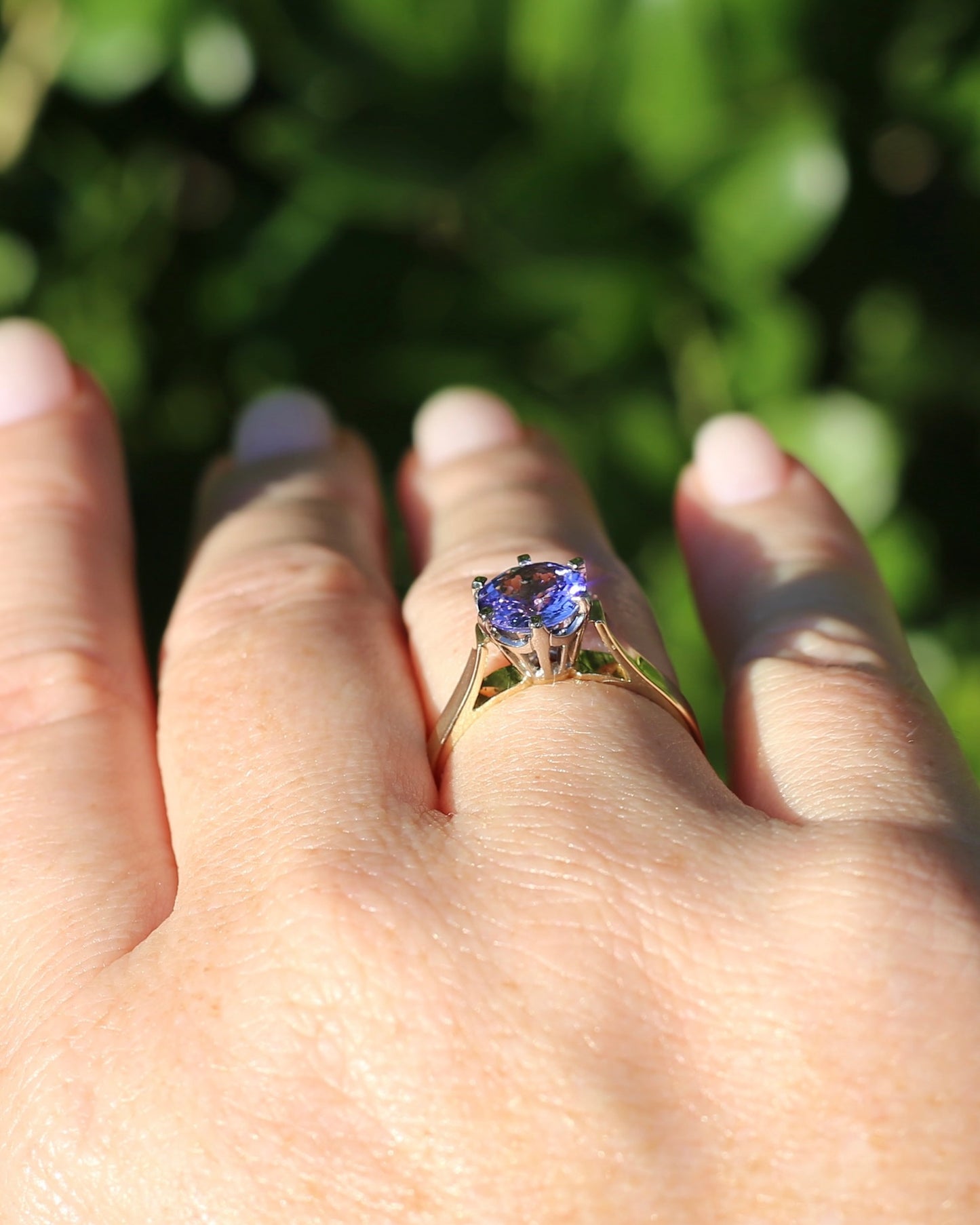 1.65ct Tanzanite in Vintage Mixed Metal 9ct White & Yellow Gold Ring, size Q1/2 or 8.25