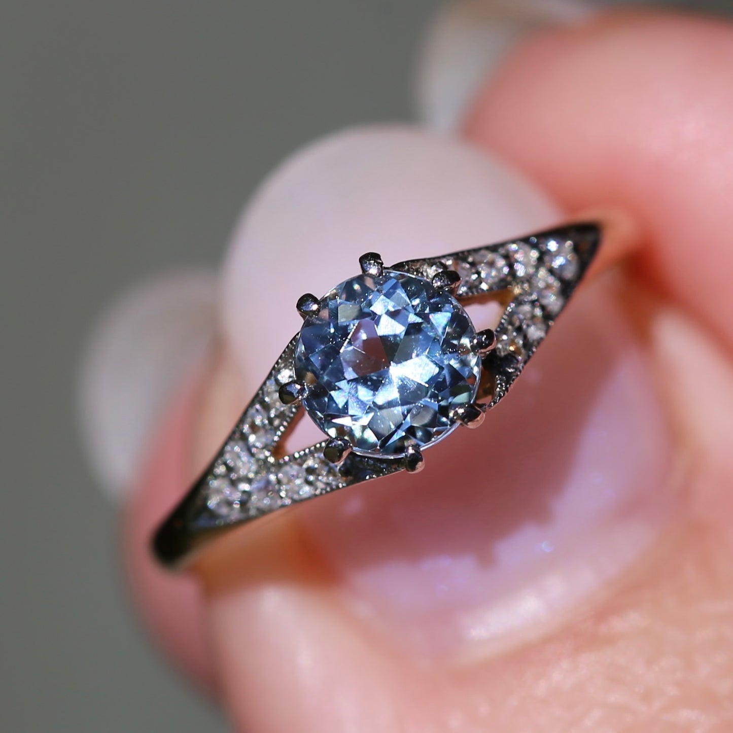 Pristine Early Australian 1930s Dunklings Blue Zircon & Diamond RIng, size L or just over 5.5