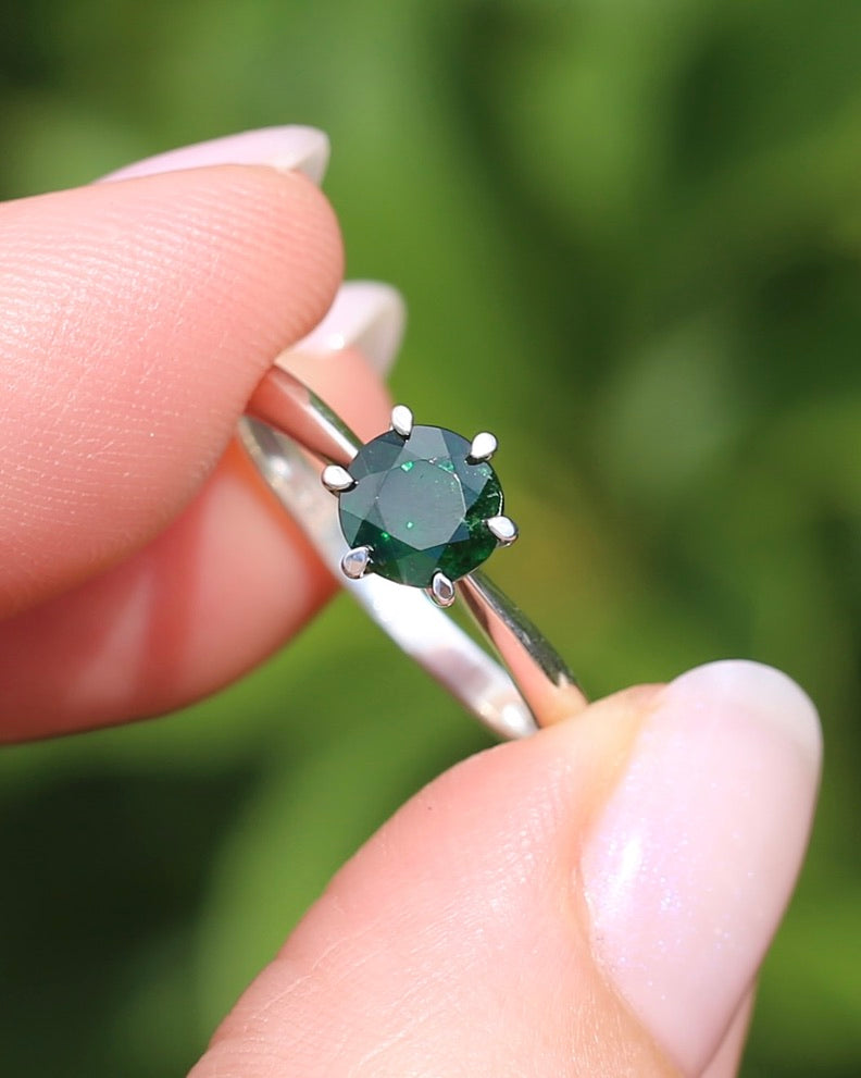 1.1ct Tsavorite Green Garnet in 6 Claw Solitaire Ring, Sterling Silver, size N or 6.75, 1.85g