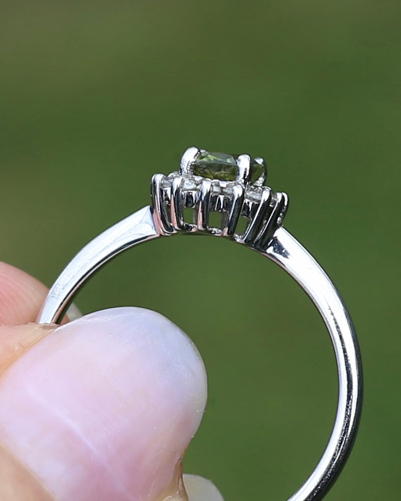 1ct Bi-Colour Sapphire with Natural Diamond Halo, 9ct White Gold, size R or just over 8.5, 2.74g