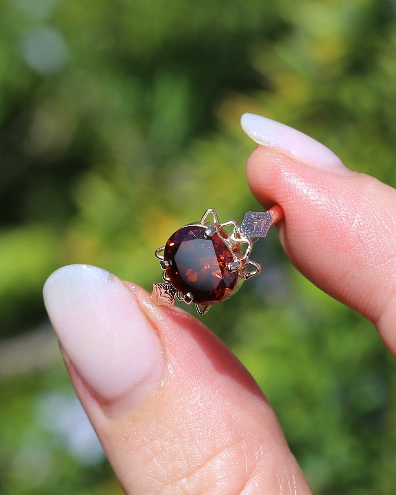 4ct Whisky Zircon in Vintage Old Rosey Gold Ring, 9ct Old Rosey Gold, size M or just over 6, 2.18g