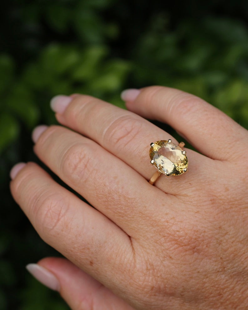 7.1ct Heliodor (Golden Beryl) in Vintage 1978 London Made Ring, 9ct Yellow Gold, size P or 7.75, 4.41g with valuation
