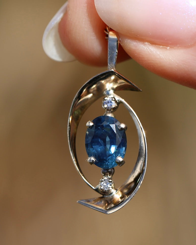 1.5ct Natural Blue Sapphire and Diamond Vintage Pendant, 9ct Yellow Gold, 1.57g