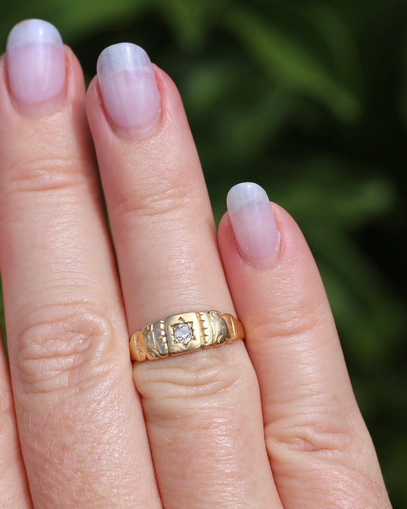 Antique 1898 Old Cut Diamond Star Set Carved Ring, 18ct Yellow Gold, size M1/2 or just under 6.5, 2.74g