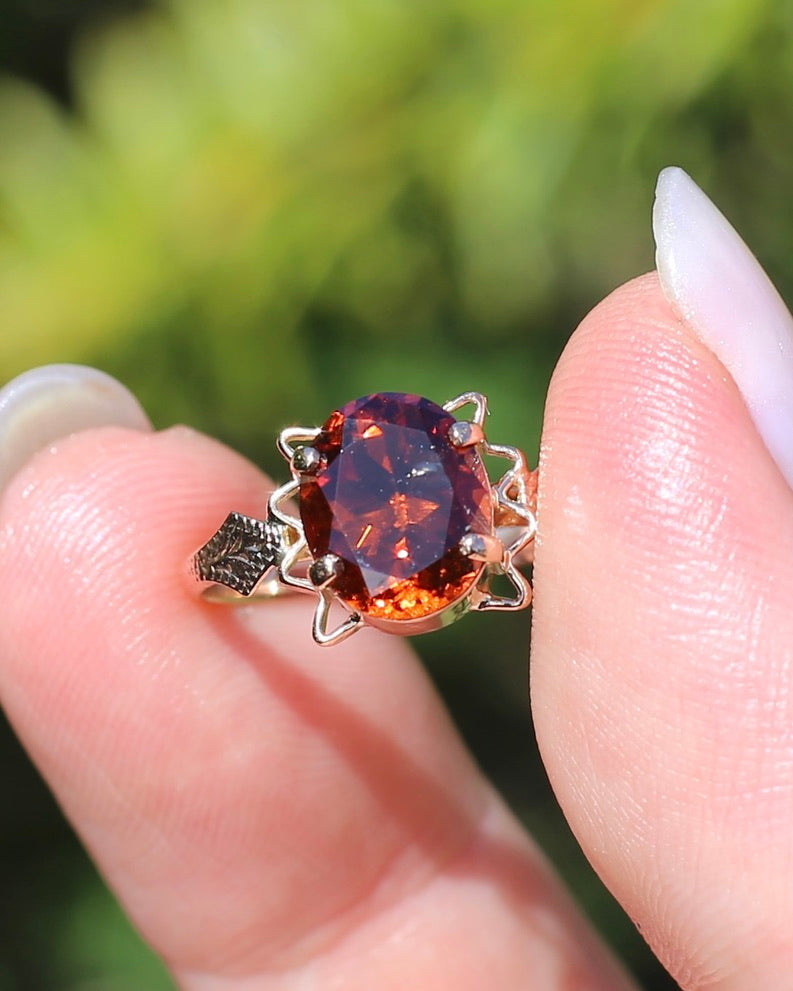 4ct Whisky Zircon in Vintage Old Rosey Gold Ring, 9ct Old Rosey Gold, size M or just over 6, 2.18g