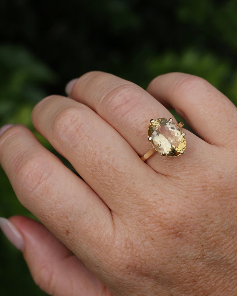7.1ct Heliodor (Golden Beryl) in Vintage 1978 London Made Ring, 9ct Yellow Gold, size P or 7.75, 4.41g with valuation