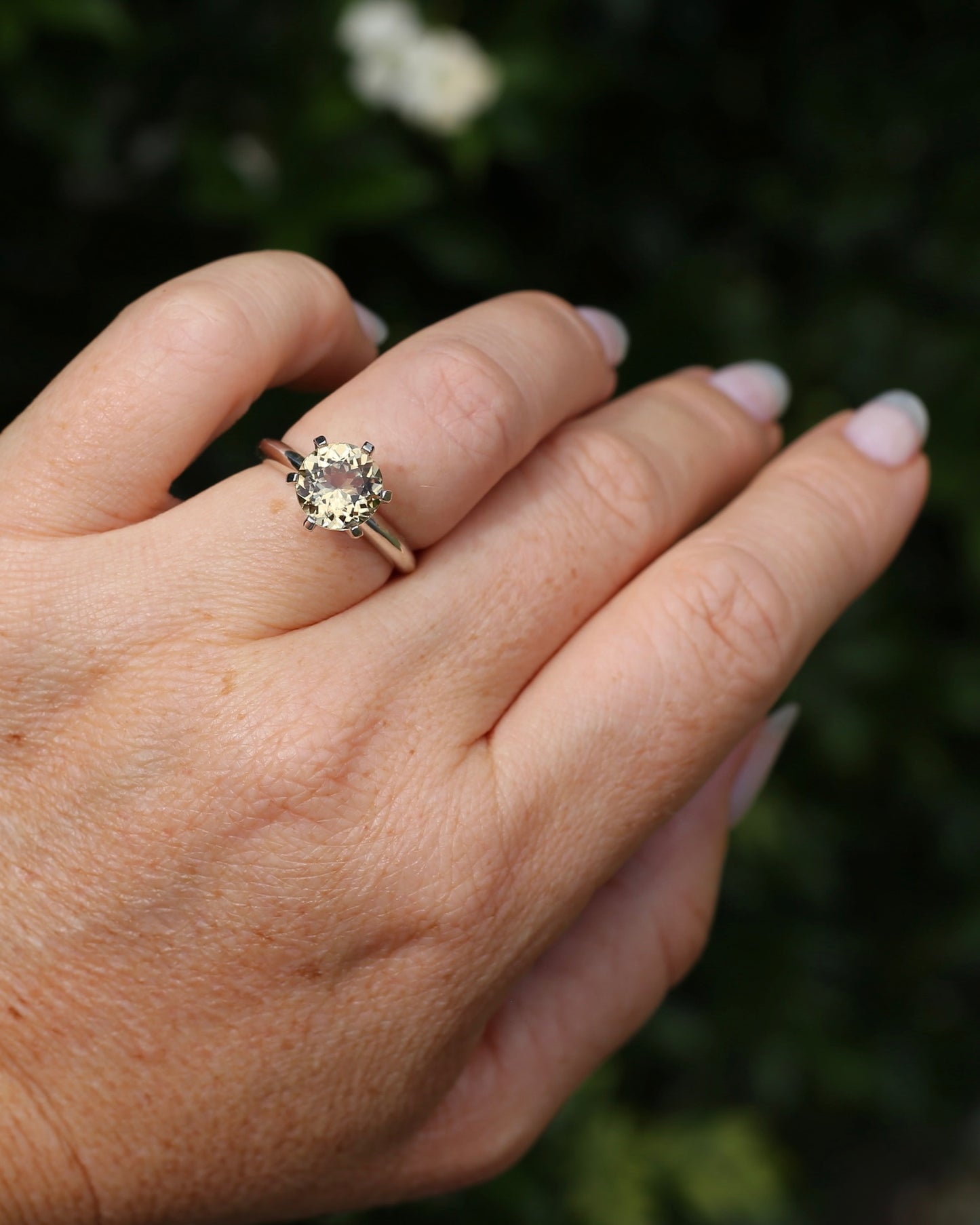 9mm 2.25ct Natural Yellow Beryl, 6 Claw Set, 9ct White Gold, size N1/2 or nearly 7, 3.75g