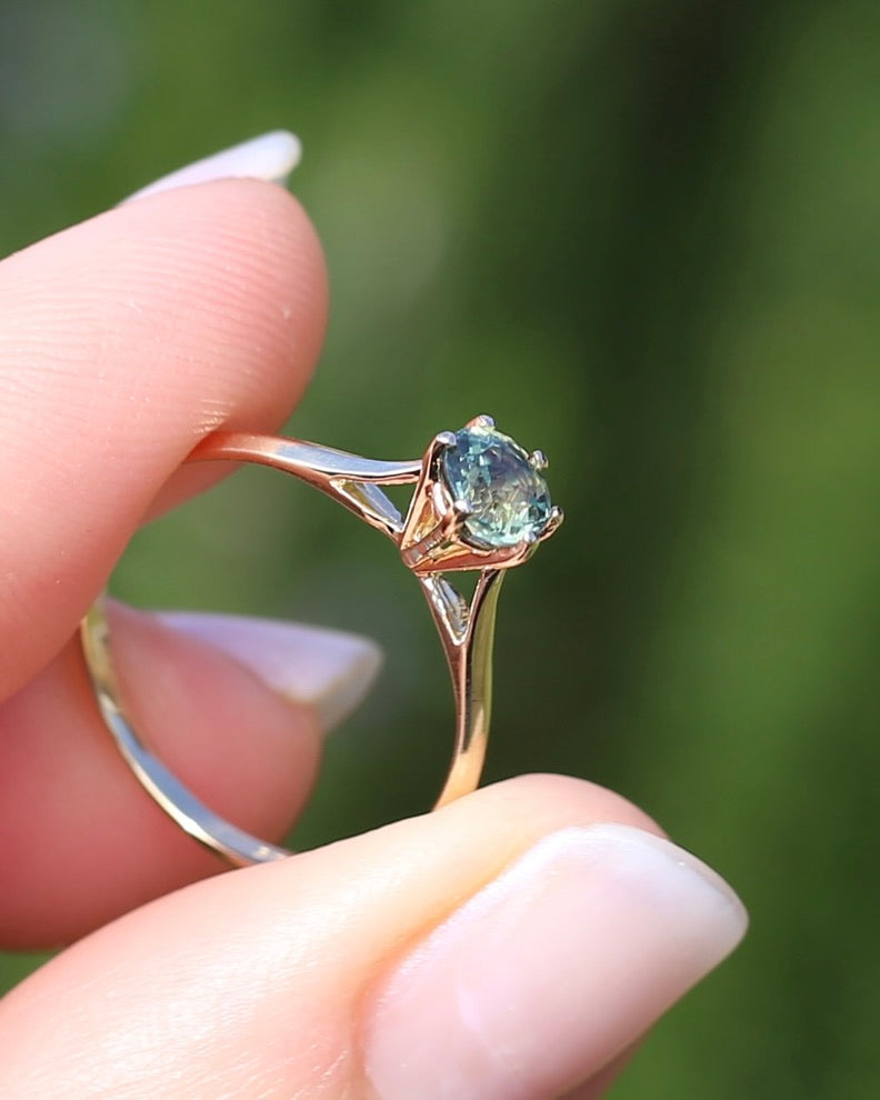 0.75ct Seafoam Parti Sapphire Solitaire, 9ct Yellow Gold, size M1/2 or just over 6.25, 1.24g