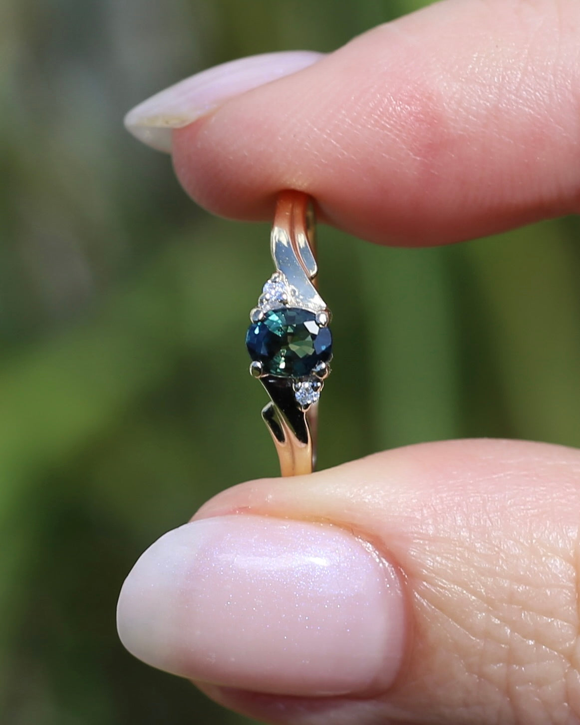 0.5ct Parti Sapphire with Diamond Side Stones, 9ct Yellow Gold, size O or 7.25, 1.48g